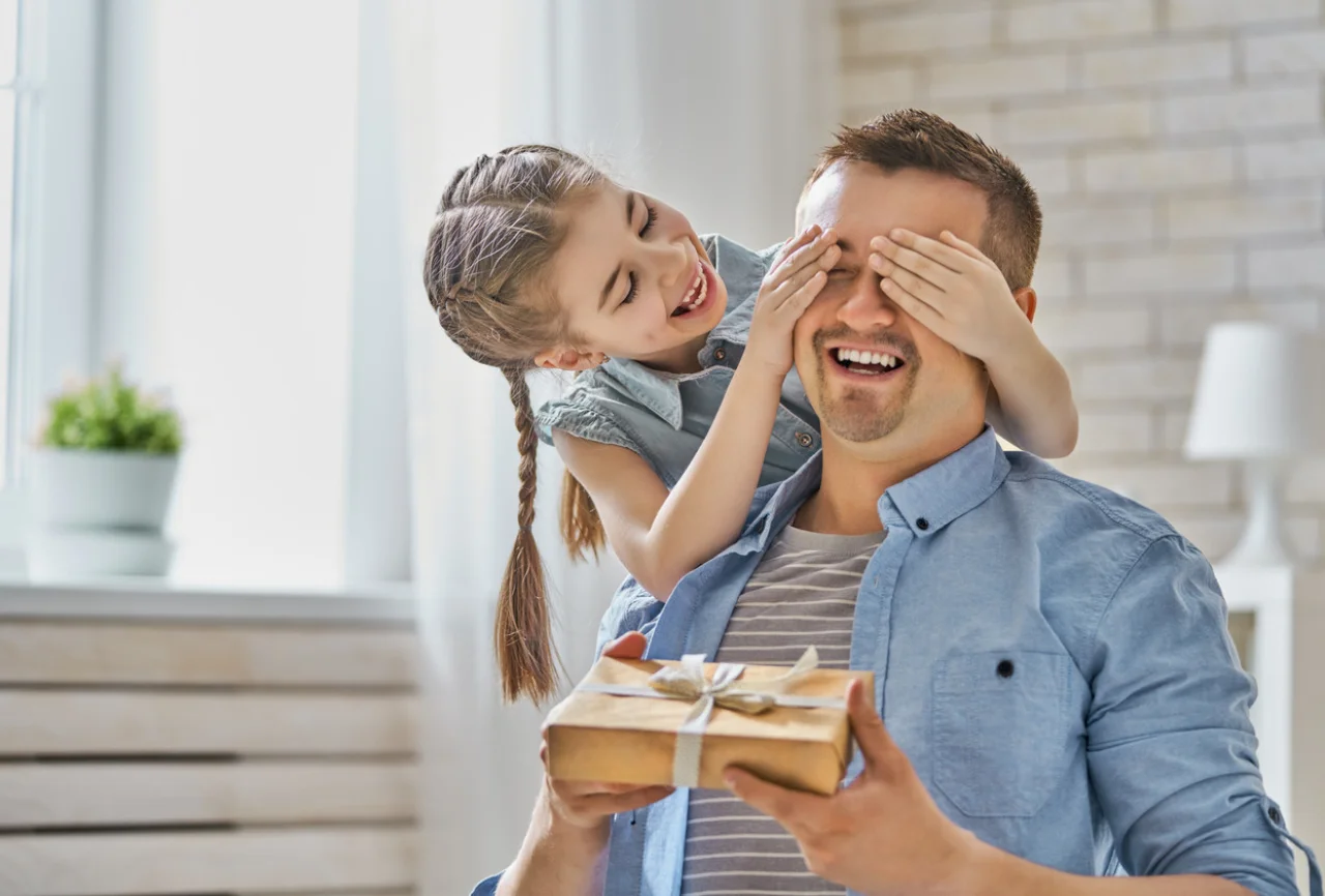 Tecnología, estilo y descuentos: opciones con onda para regalar por el Día del Padre