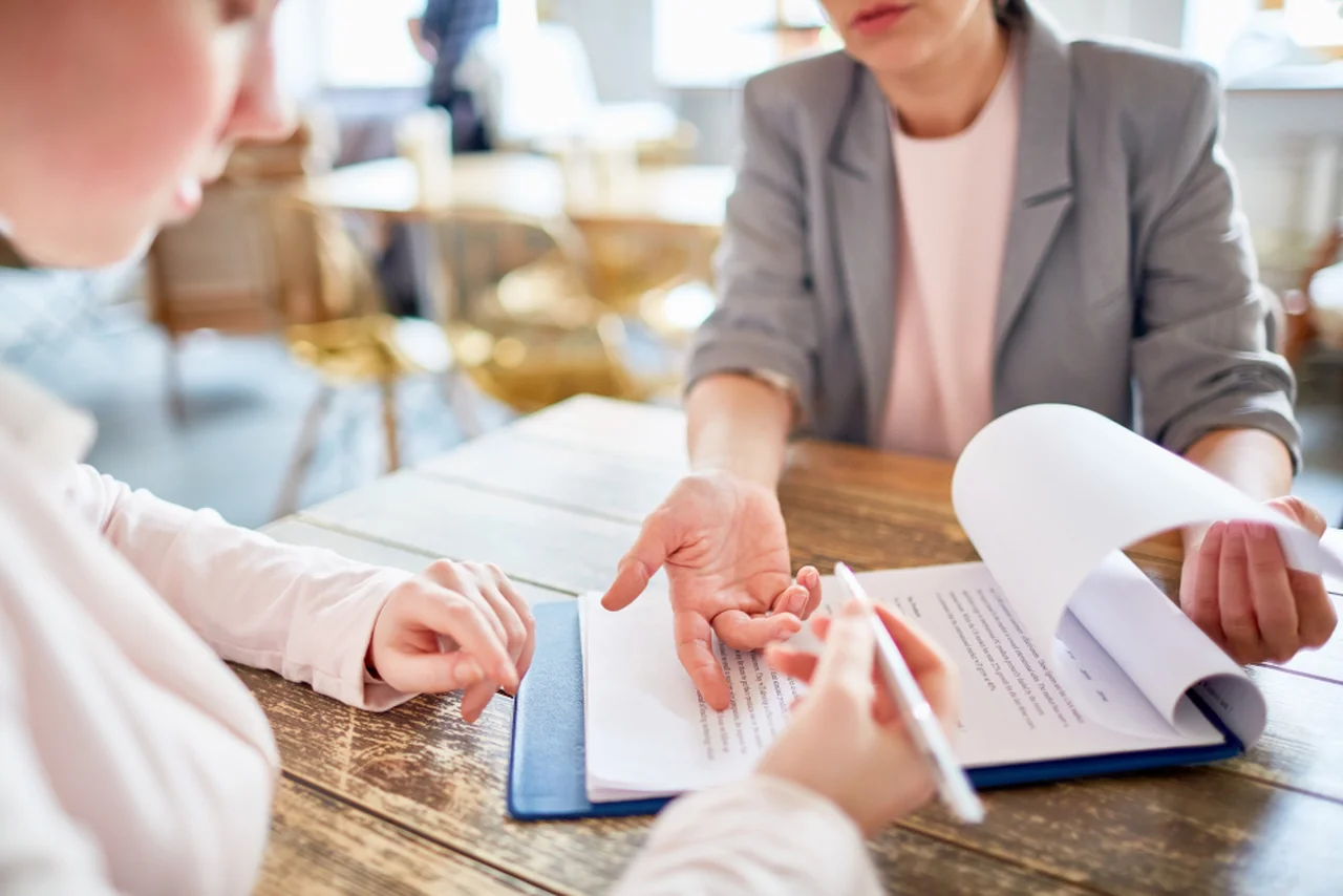 Diferencias y similitudes entre cesión del contrato de trabajo y transferencia del establecimiento