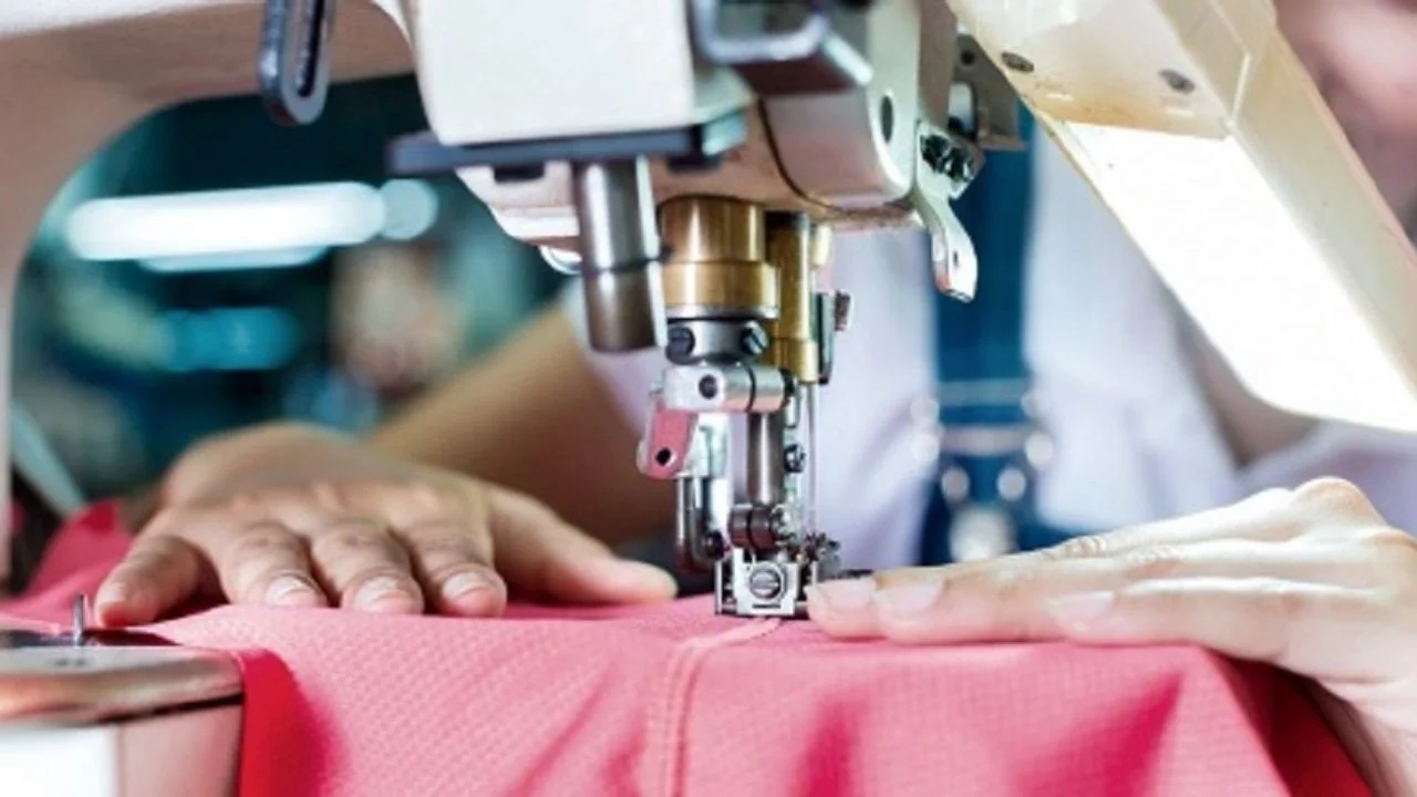 Grupo textil brasileño suspende personal en su planta en Argentina tras ola importadora