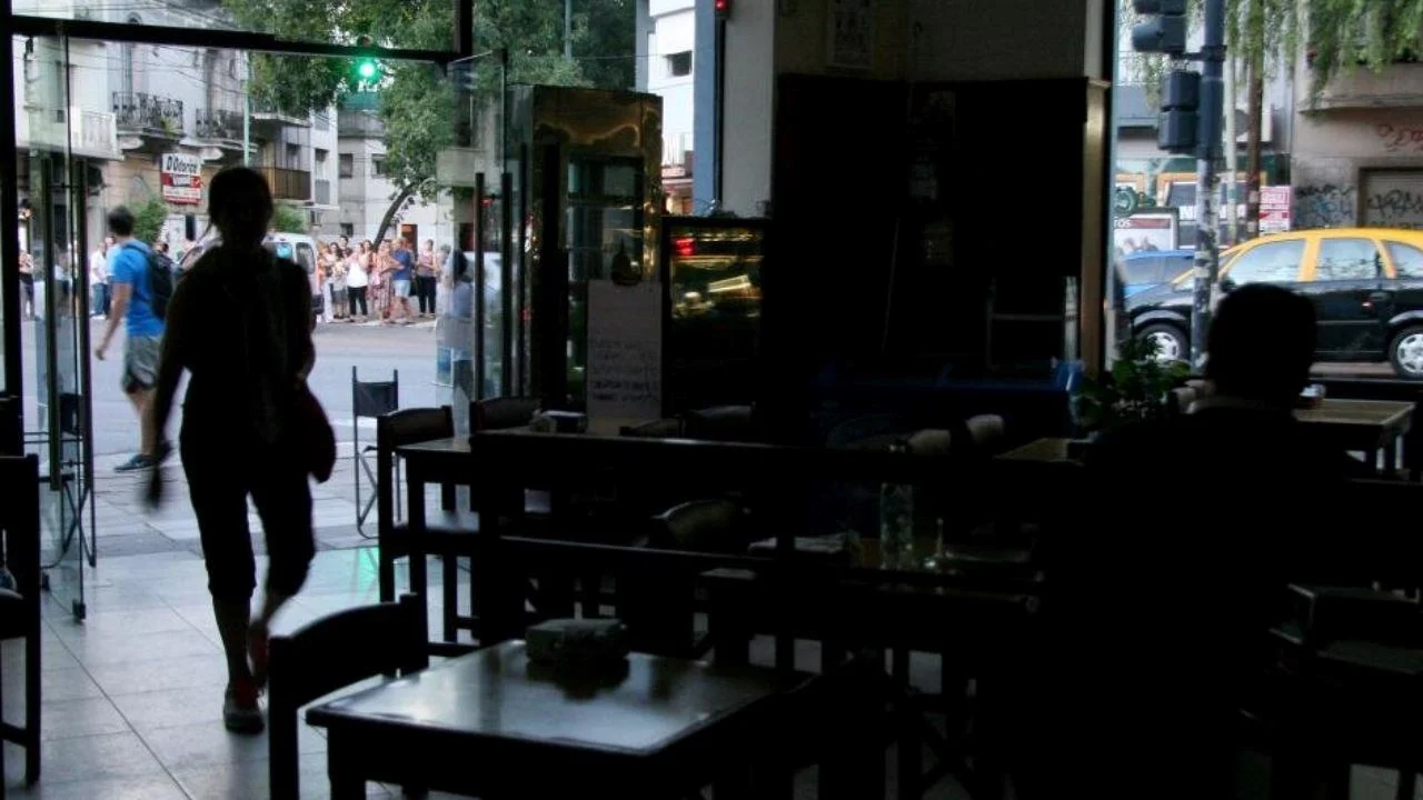 Apagón dejó más de 600 mil usuarios sin luz en Ciudad y GBA: no funcionaron subtes y hubo caos de tránsito