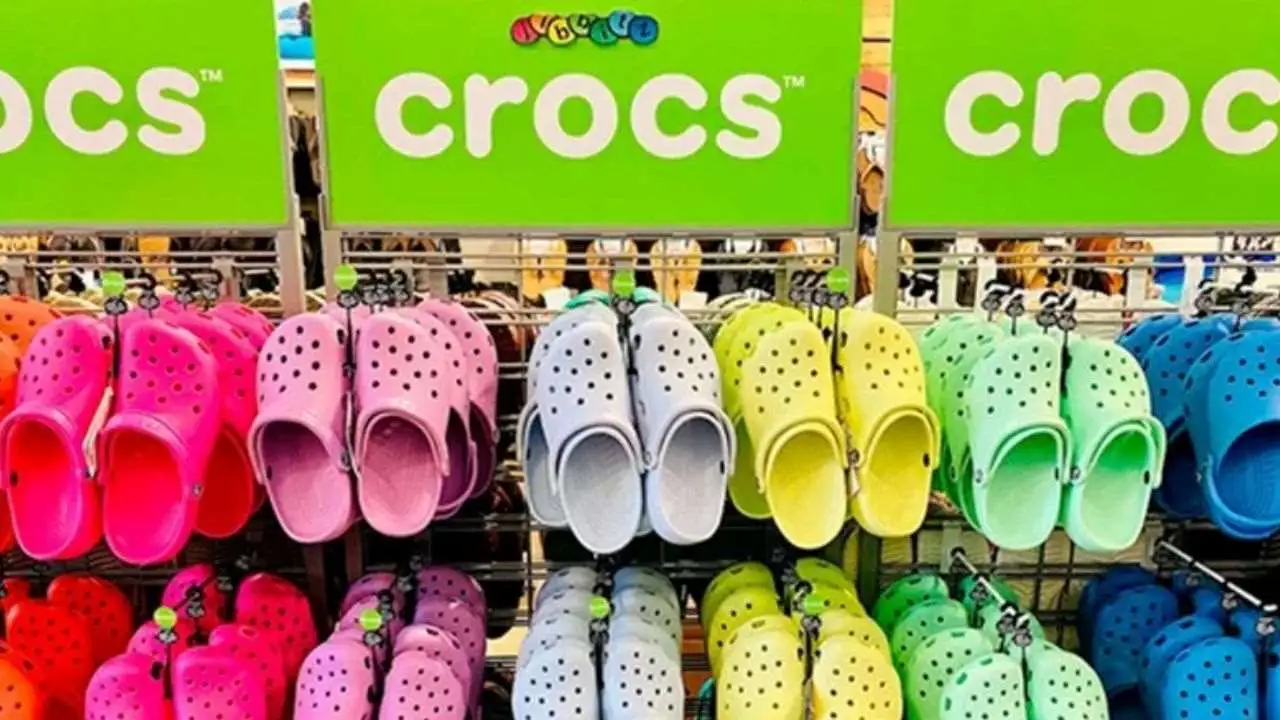 Crocs lanzó nuevos modelos de Monster Inc. tras una nueva colaboración con Disney Pixar