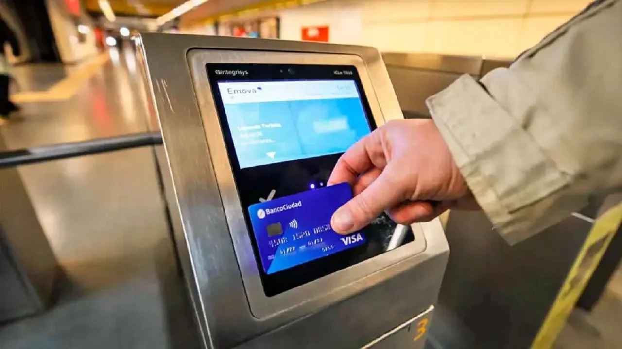 Cuándo se podrá usar la tarjeta y el celular para pagar el subte y el colectivo