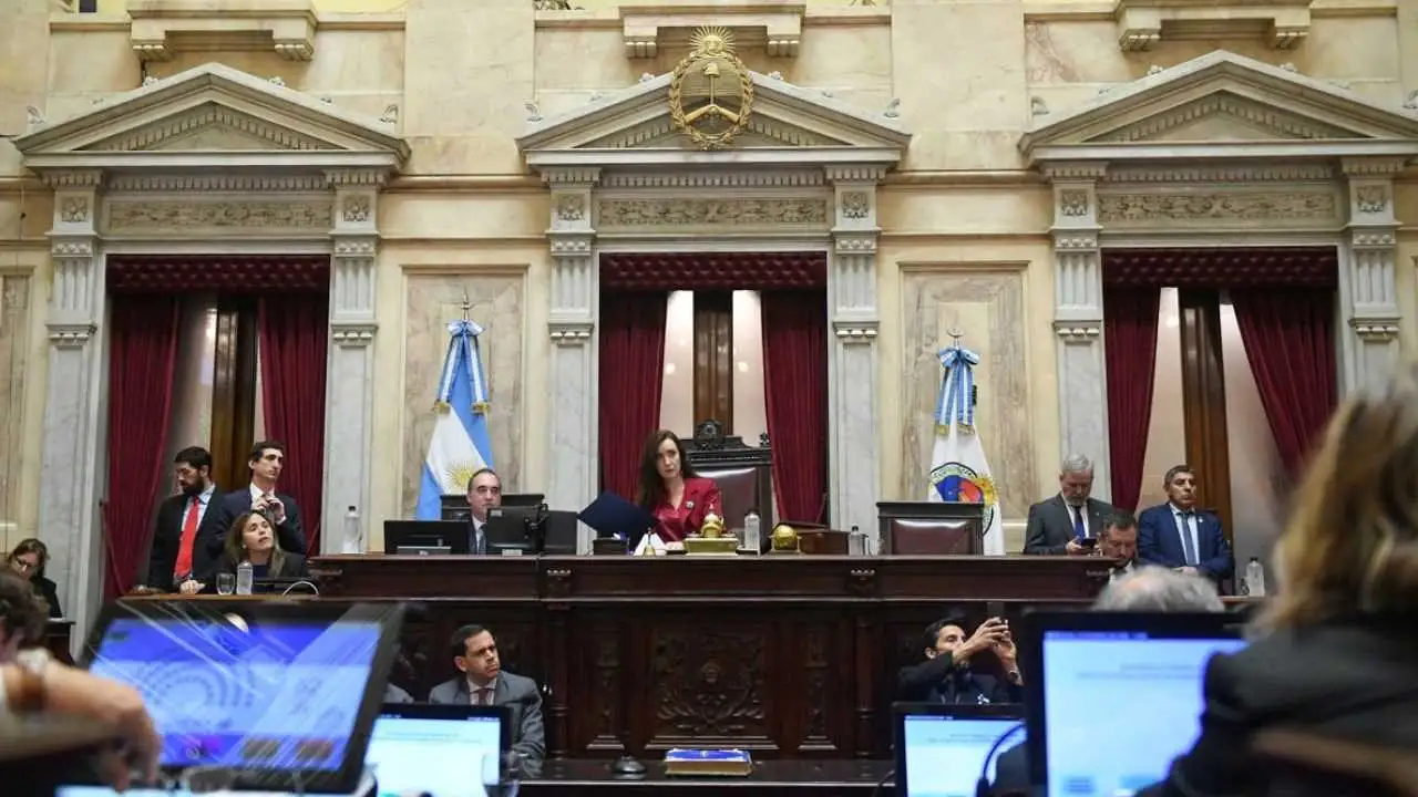 El Senado aprobó la moratoria previsional y Milei amenaza con vetarla: cuántas jubilaciones hay en juego