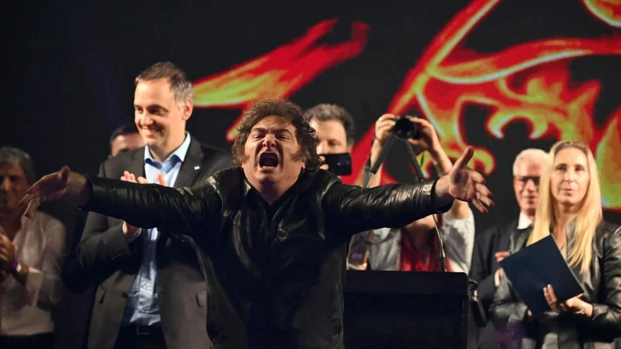 En el cierre de campaña de Adorni, Milei apuntó contra el PRO: "Los amarillos fracasados pelean el cuarto lugar"