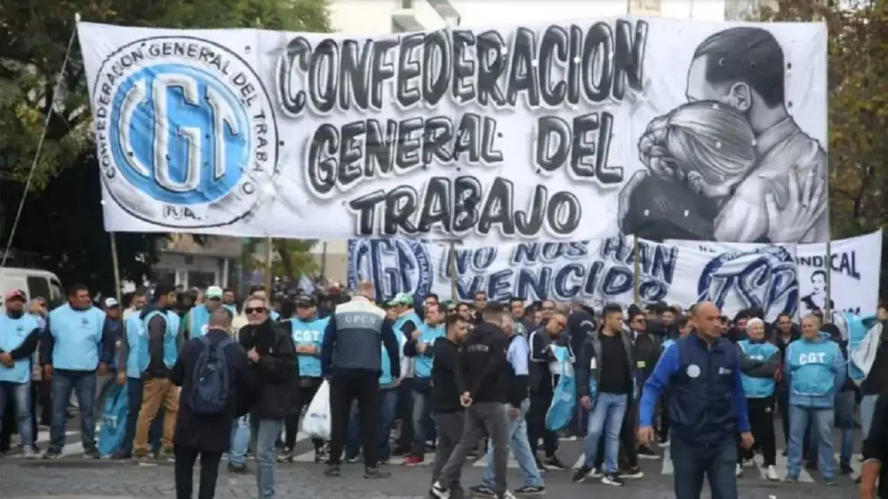 Un freno al DNU de Milei: la Justicia declara inconstitucional el decreto que limitó el derecho de huelga