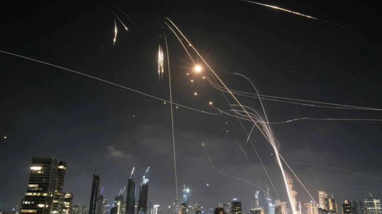 Irán lanzó una nueva ola de ataques con misiles sobre Israel: explosiones en Jerusalén y Tel Aviv