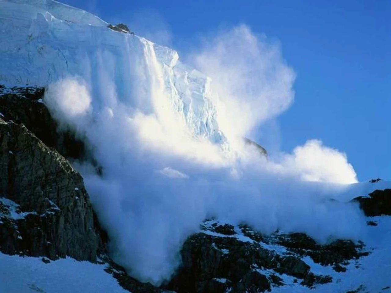 VIDEO | Avalancha en Ushuaia: así fue el dramático rescate de una pareja atrapada en la nieve