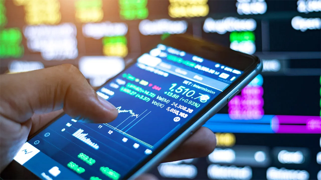 Apertura del mercado tras los anuncios de Caputo: a cuánto llegó el dólar oficial, blue, MEP y acciones