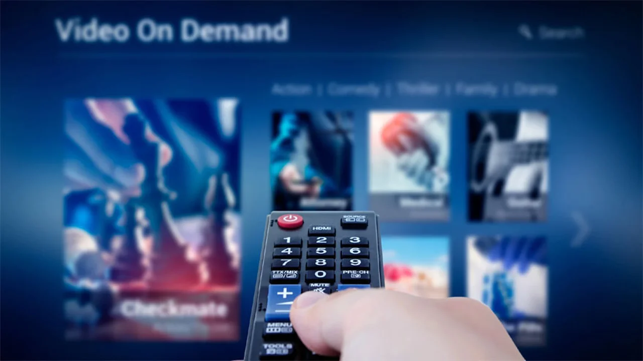 Sube Netflix, festeja Galperin: cómo es Mercado Play, el streaming "con beneficios" de Mercado Libre