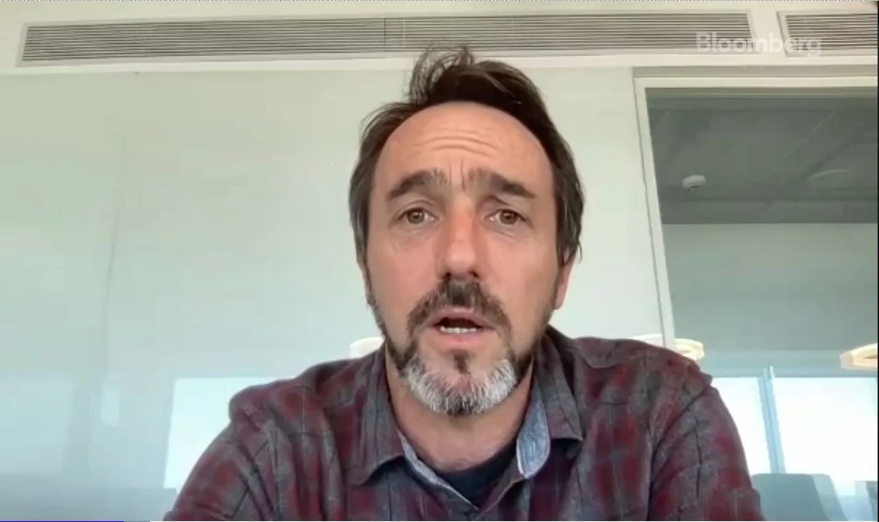 Galperin no se bancó la queja y respondió a usuaria que lo criticó por no pagar horas extras