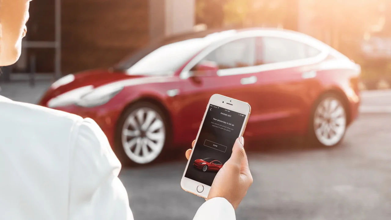 De edición limitada: Tesla lanzará un cibersilbato que sólo se podrá pagar con Dogecoin