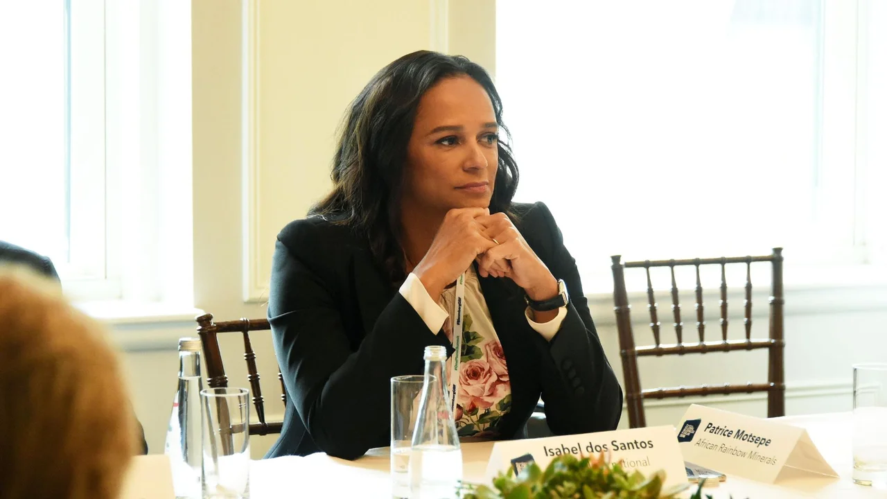 Piden la detención internacional de la billonaria hija del expresidente de Angola