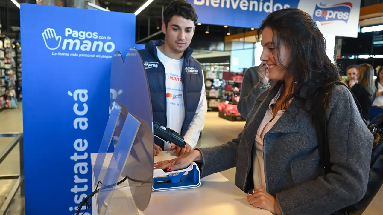 Ni tarjeta ni efectivo, pagá con la mano: Mastercard avanza con su sistema biométrico muy cerca de Buenos Aires