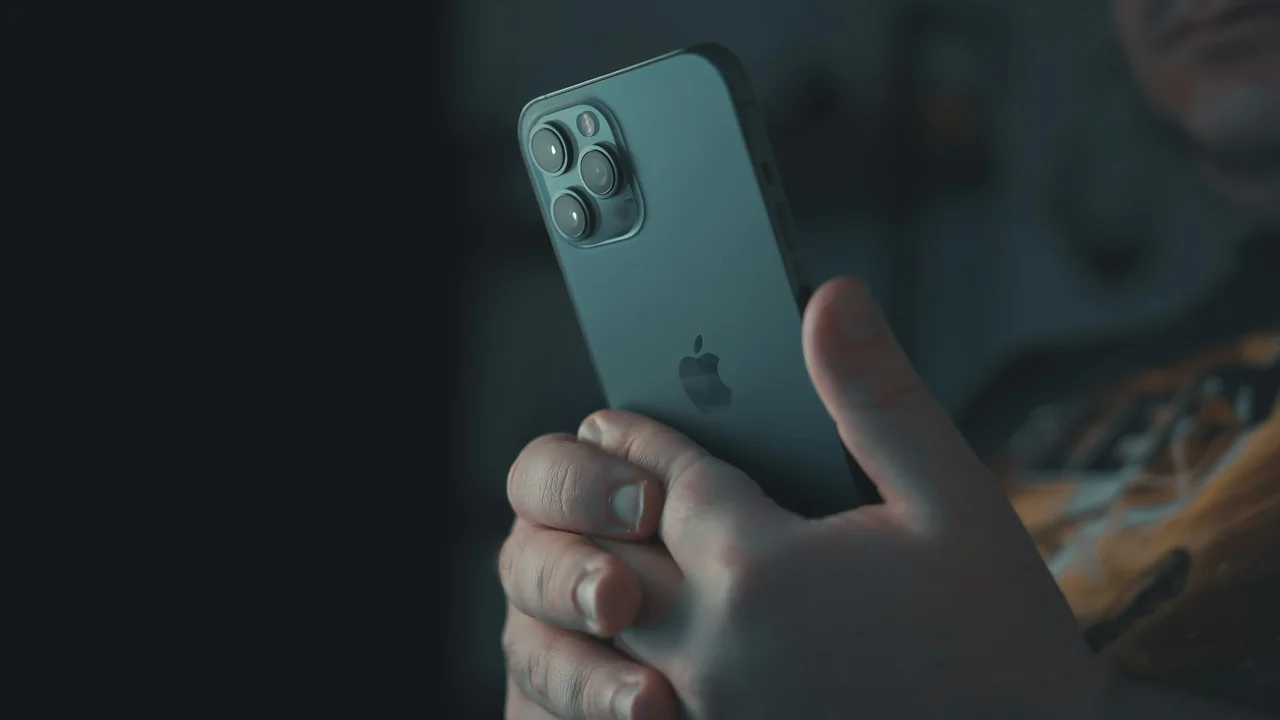 Privacidad y regulaciones chinas: ¿Por qué Apple prefirió la IA de Alibaba por sobre DeepSeek?