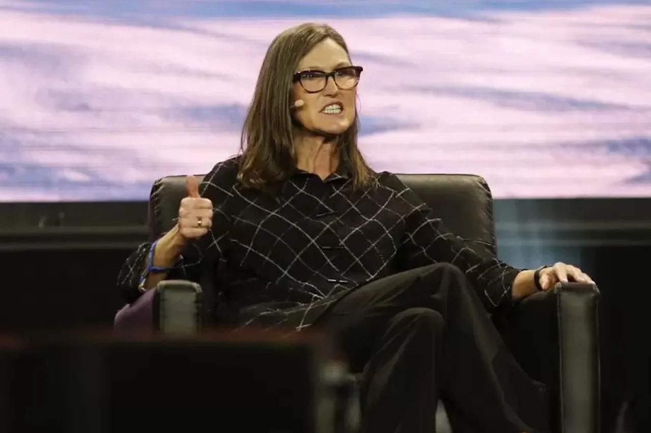 Cathie Wood vende acciones clave y refuerza su estrategia en genética y automatización