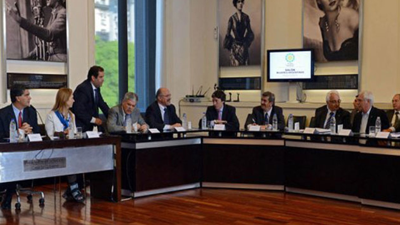 El Gobierno buscará firmar acuerdos con empresarios para evitar ...