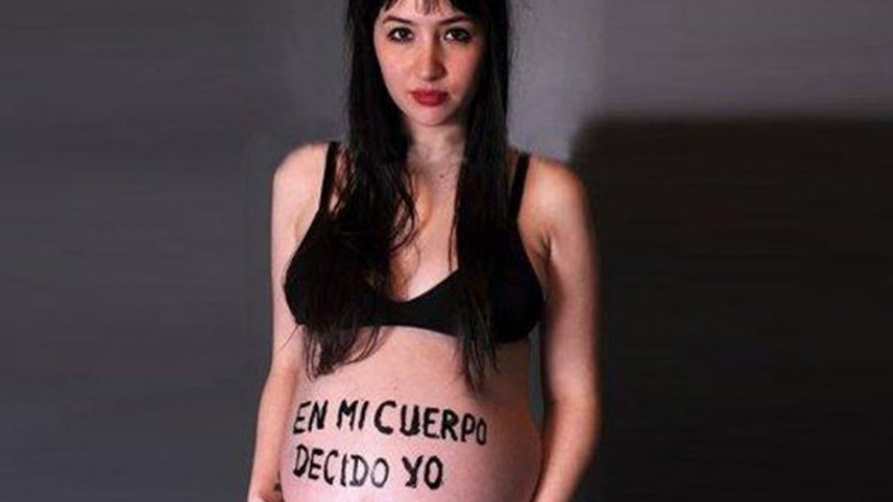 Embarazada de 7 meses, Sofía Gala posó a favor del aborto