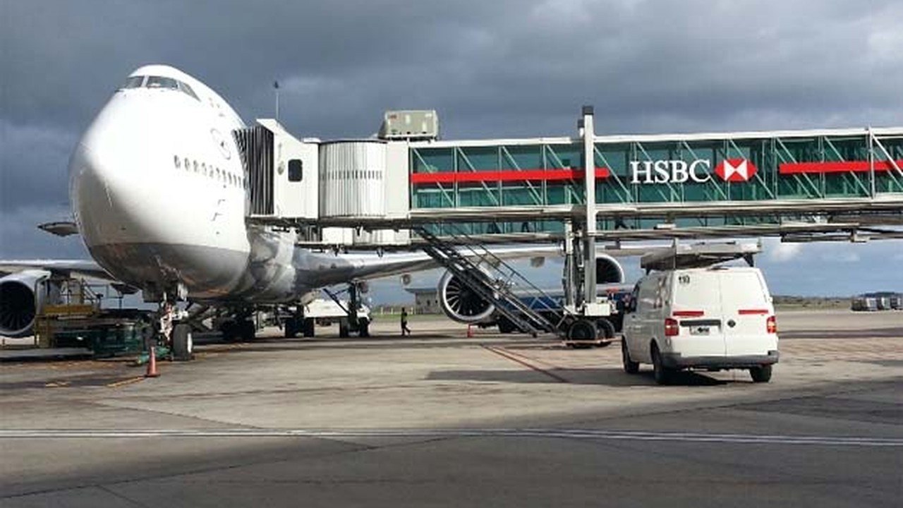 El Gobierno revisará con las aerolíneas las tasas que pagan para volar