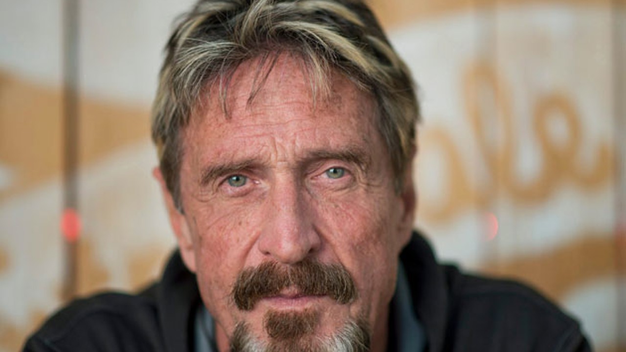 McAfee dobla su apuesta: si el bitcoin no alcanza el millón de dólares en  2020, se 