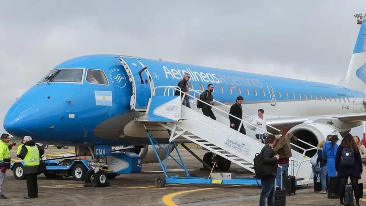 El presidente de Aerol�neas Argentinas asegur� que facturan m�s con 2.200 empleados menos