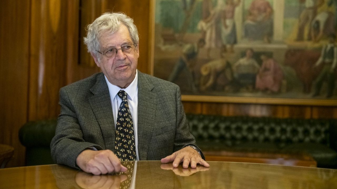 El economista Gabriel Rubinstein dice que Argentina tendr�a que tener m�s super�vit