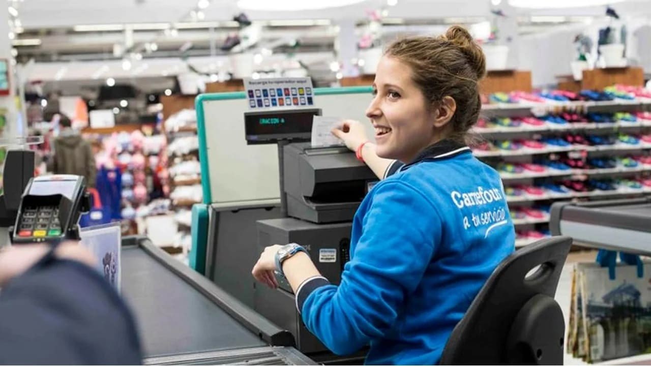 Cuánto gana un cajero de supermercado en 2026: la nueva escala salarial