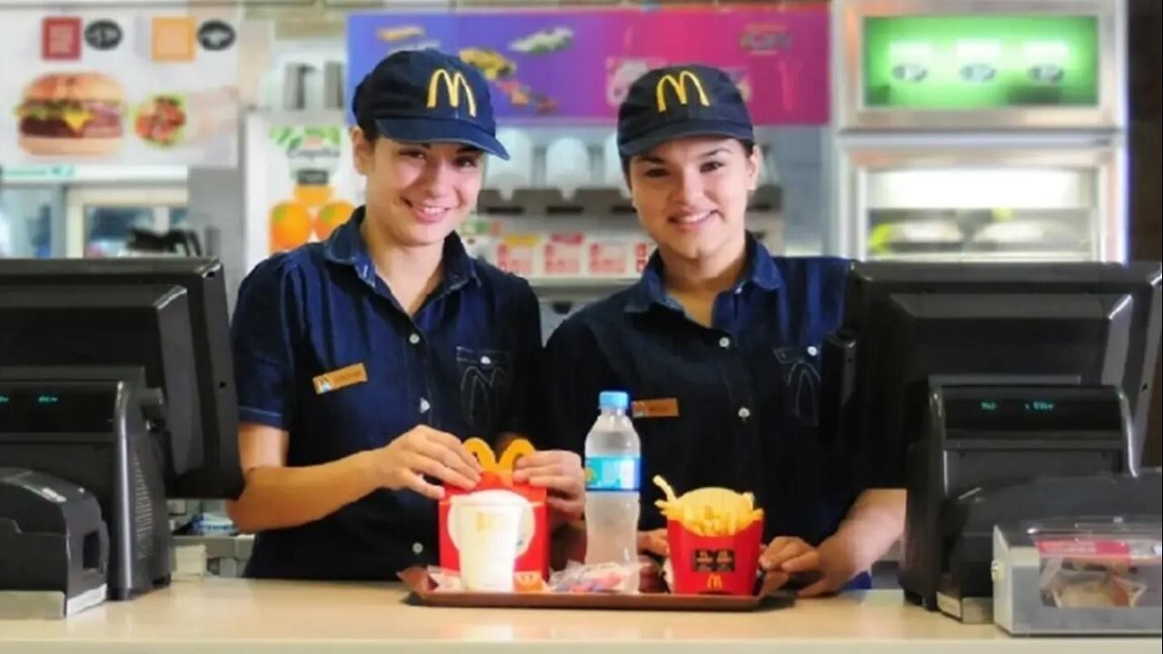 Los nuevos sueldos de empleados de McDonald’s, Burger King y Starbucks hasta el mes de junio