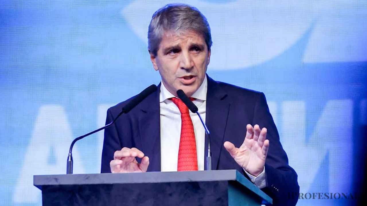 Caputo canje� con �xito bonos atados al d�lar y redujo vencimientos de fin de mes