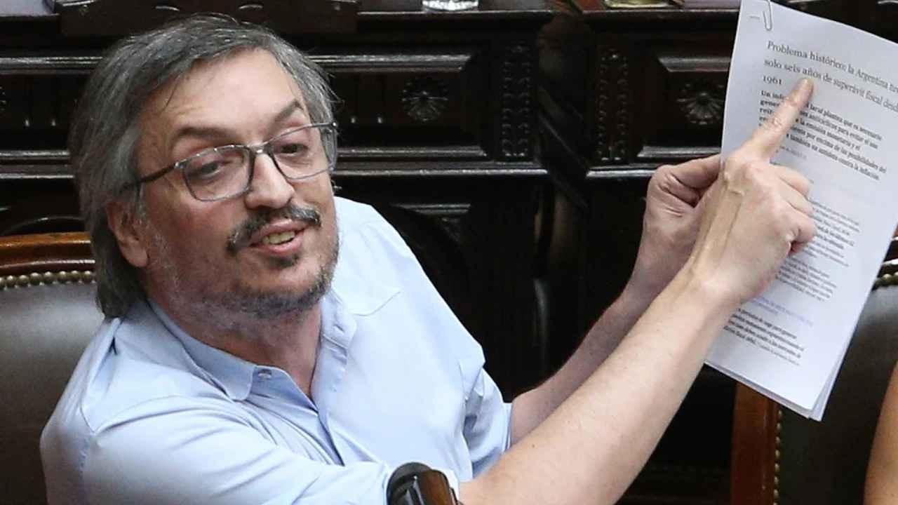 M�ximo Kirchner defendi� un impuesto a giros al exterior que recaudar�a 1.900 millones de d�lares