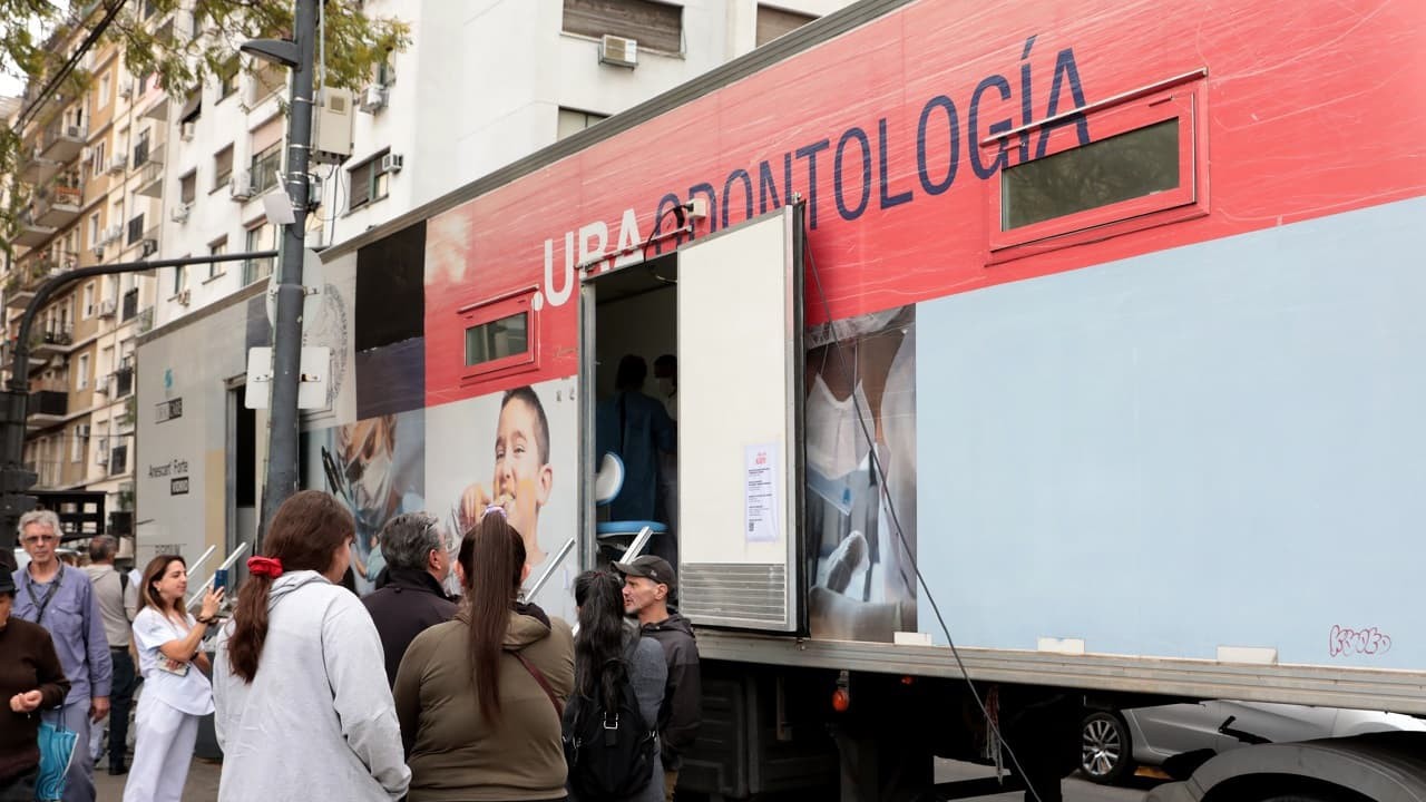 Ley de Financiamiento: clases y atención médica gratuita de la UBA en Plaza de Mayo