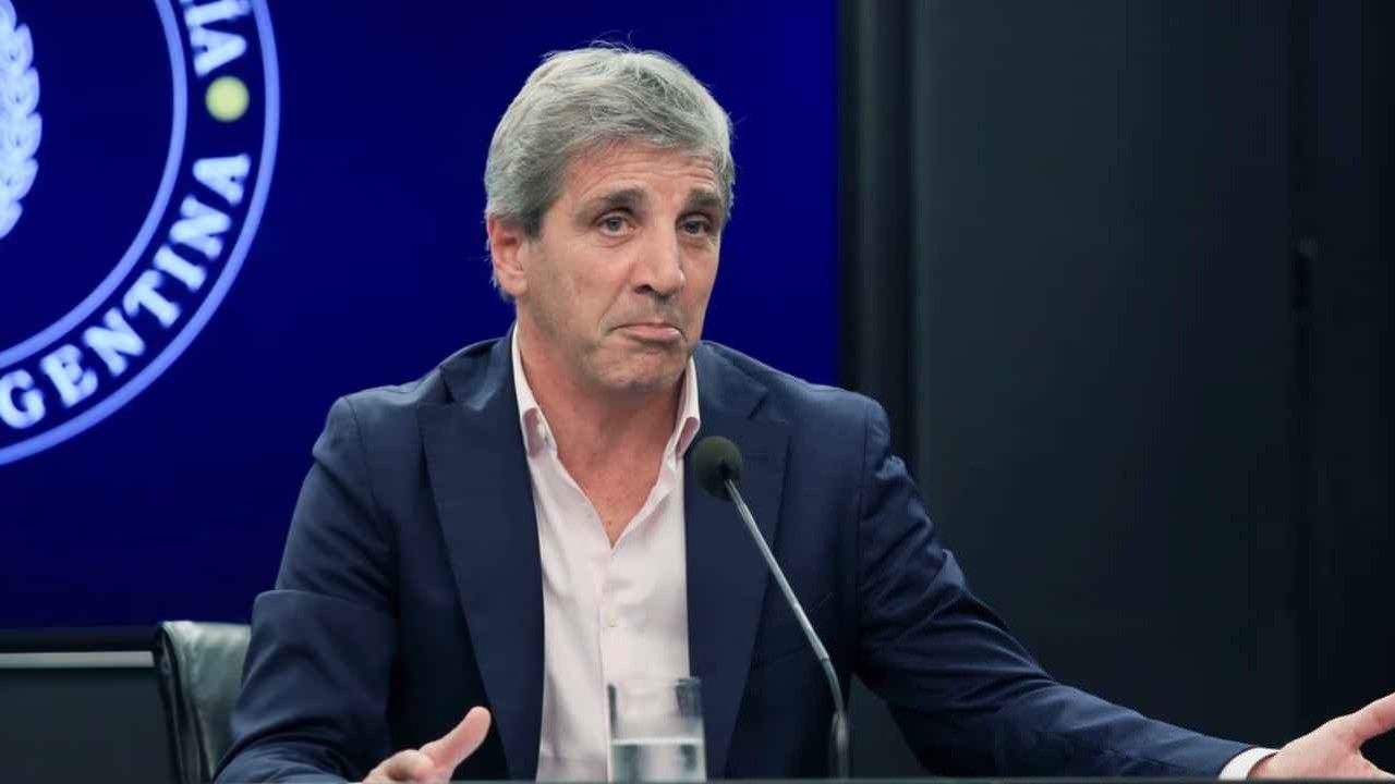 Caputo neg� su salida de Econom�a y respondi� a las cr�ticas con un mensaje en redes