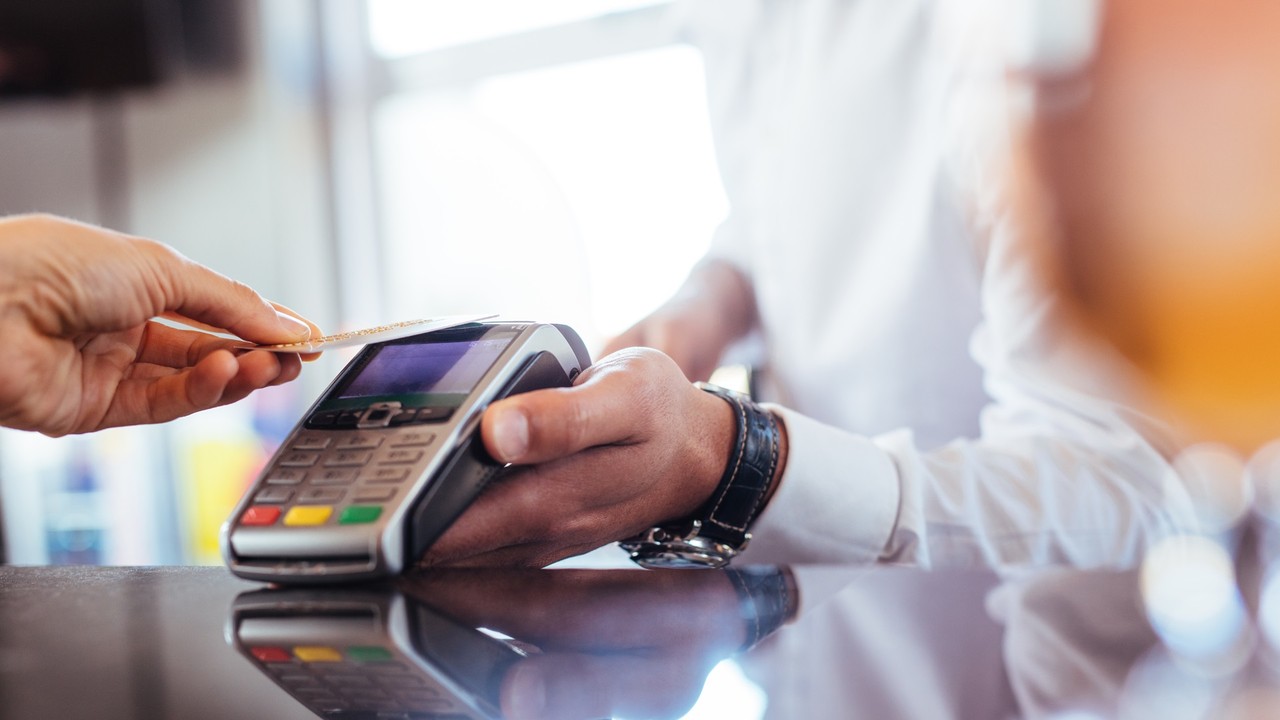 Medios de pago: ATACYC y el Gobierno promueven el uso de POS