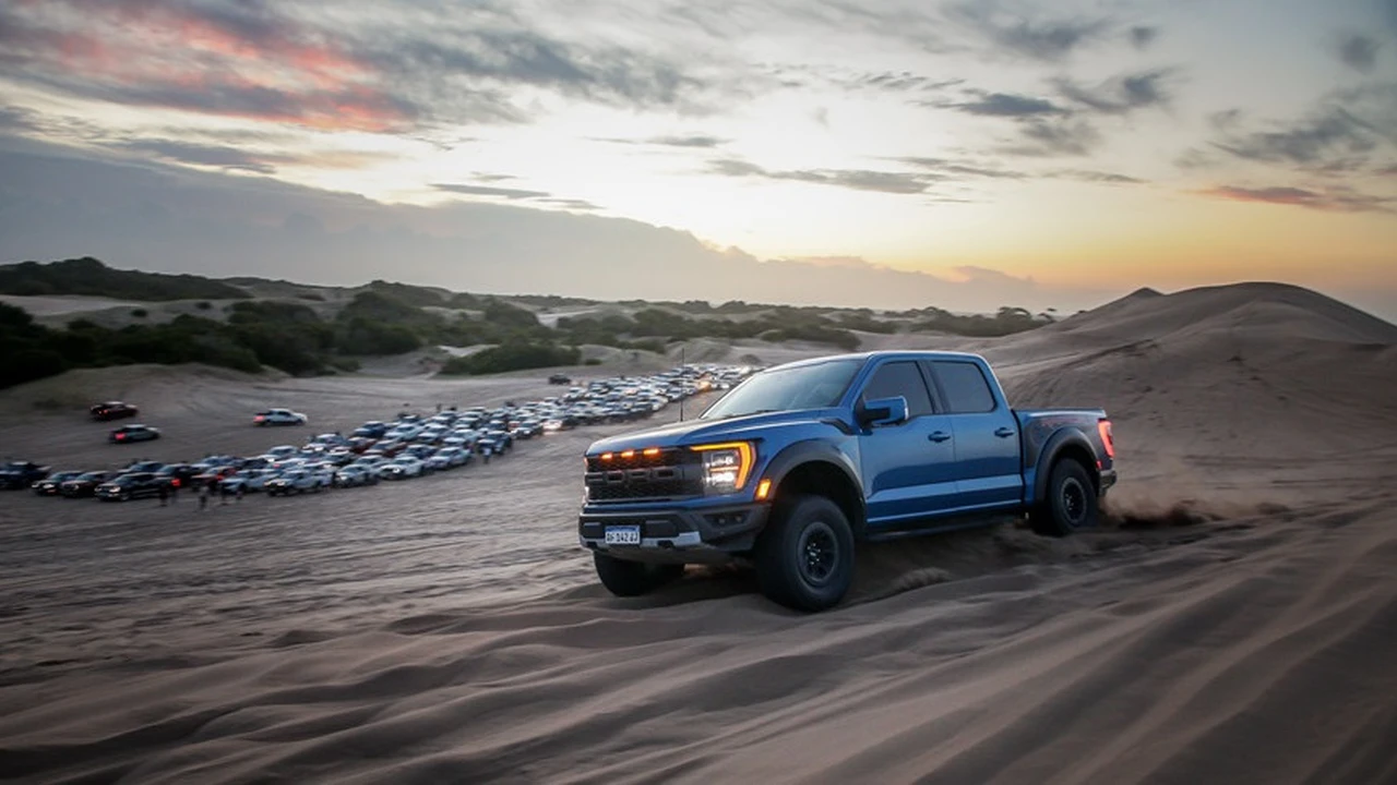 Más de 100 de Ford recorrieron los médanos de Pinamar