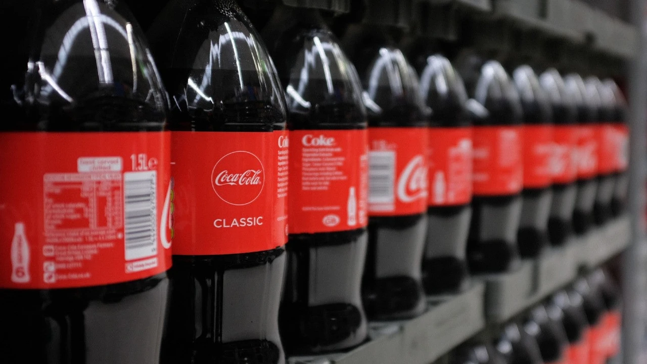 ¿Por qué Coca-Cola se niega a cambiar sus botellas de plástico?