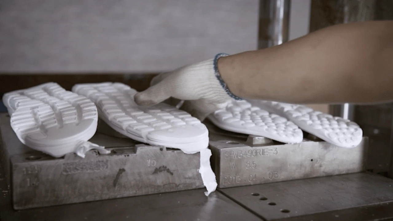 Zapatillas con suelas recicladas que marca ya las fabrica en la Argentina y como comprarlas