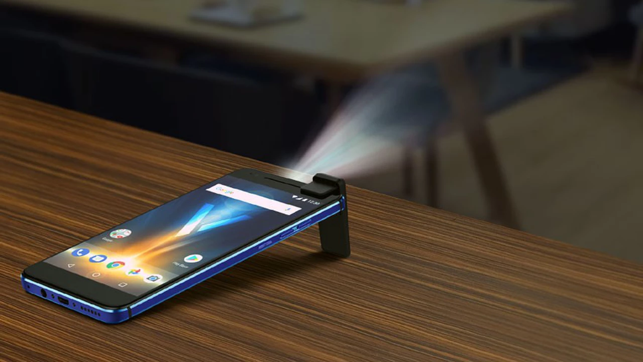 Los móviles antes molaban: el Samsung con proyector es el mejor