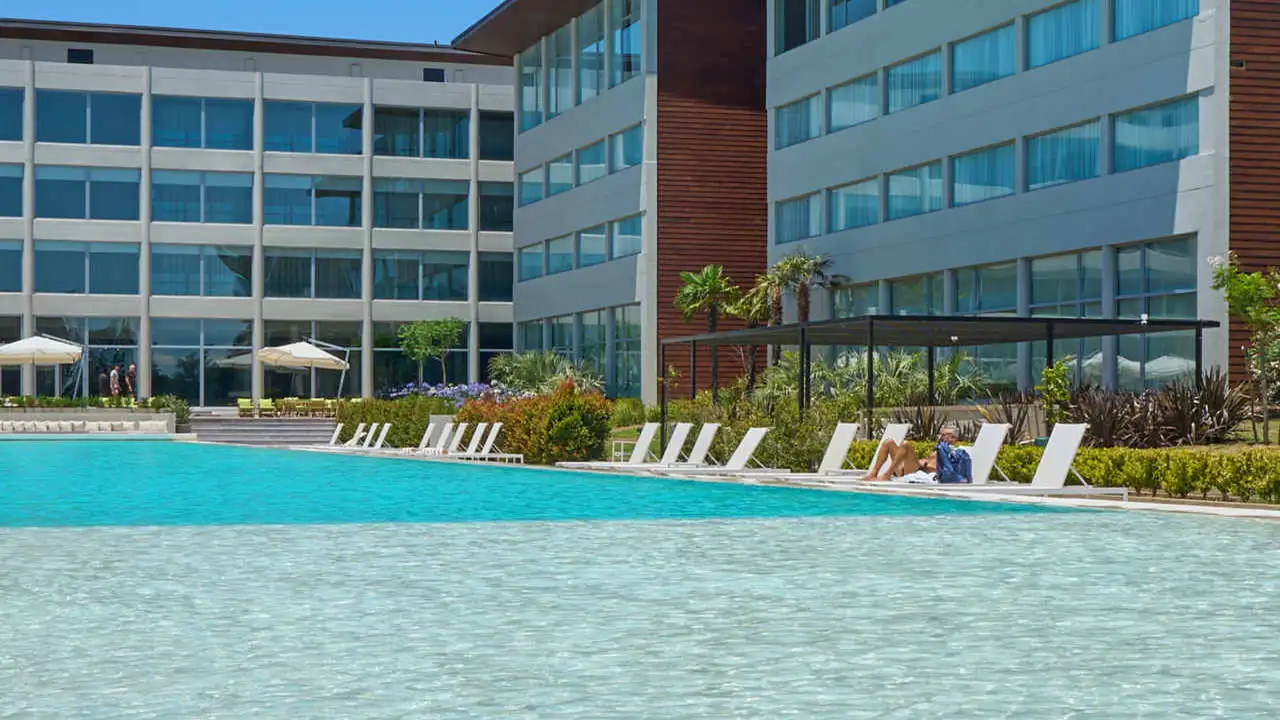 Cuánto cuesta el acceso a la pileta del Sheraton Greenville en verano 2026?