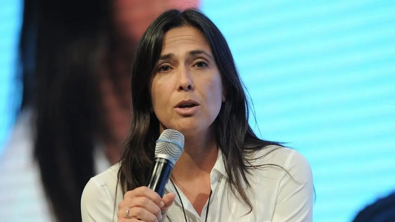 Exfuncionaria de la UIF denunci� una mega trama de corrupci�n entre la AFA y el massismo