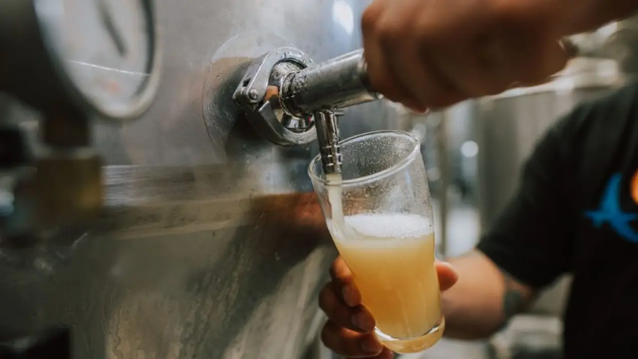 Crisis en el sector cervecero: Antares cierra locales emblemáticos