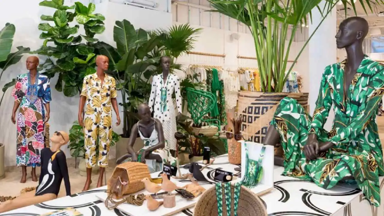 Conocida marca de ropa brasilera llegó al país: en qué shopping abrió y ...
