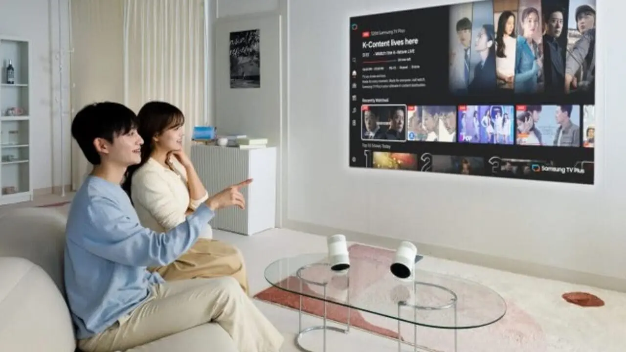 Samsung presentó su nuevo miniproyector portátil con <b>inteligencia artificial</b> - iProfesional thumbnail