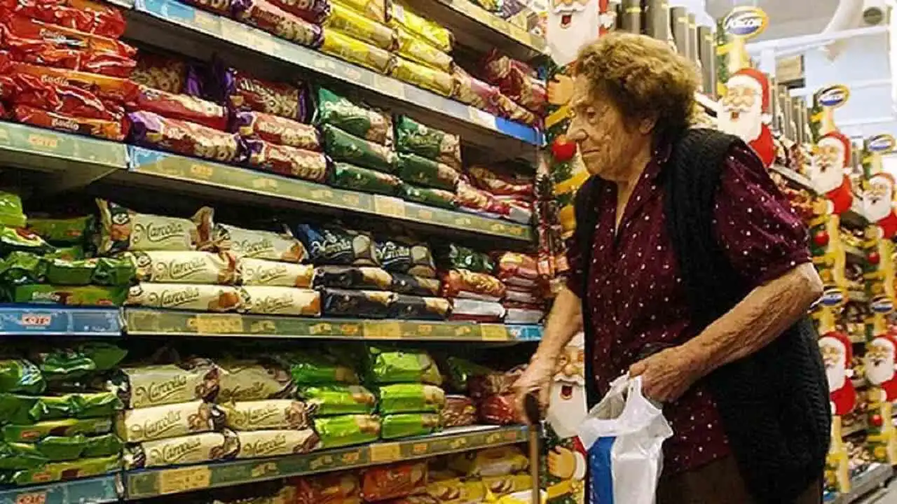Jubilados pueden ahorrar m�s en supermercados con un beneficio poco conocido de ANSES