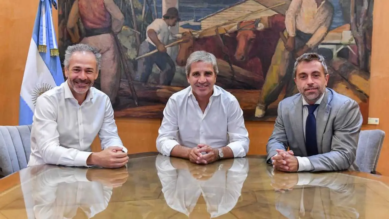 Renuncia del Secretario de Finanzas y nuevo nombramiento en el equipo de Caputo