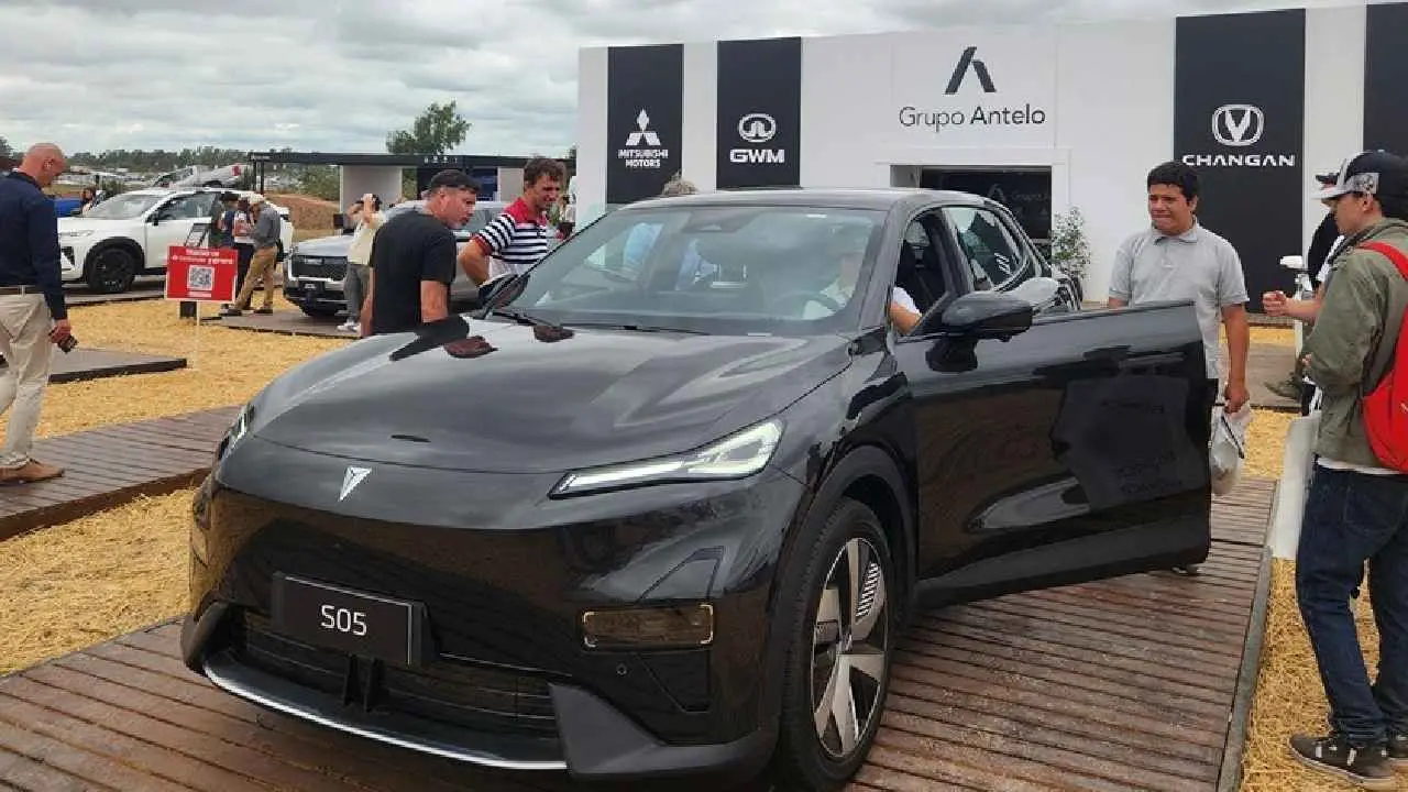 Grupo Antelo lanza la marca Deepal en Argentina, ampliando la oferta de autos eléctricos