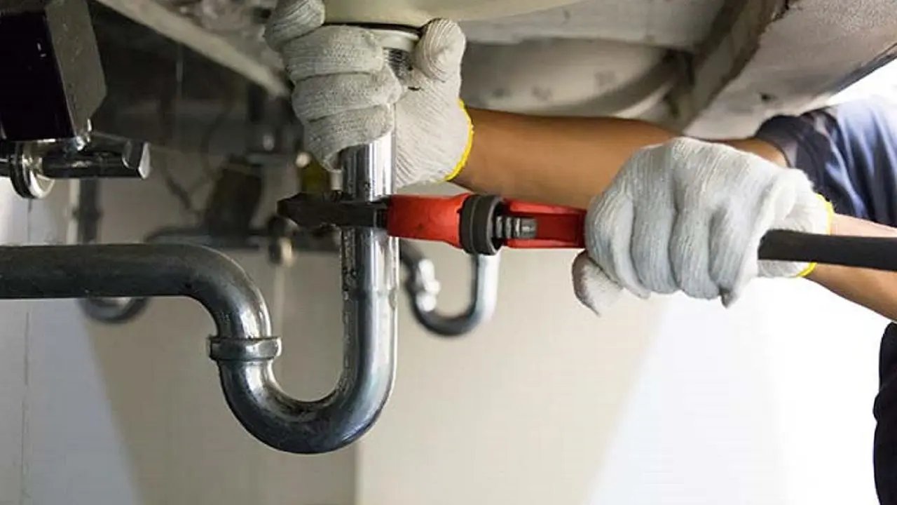 Cuánto cobran un albañil, un electricista y un plomero, por su trabajo, en junio 2026
