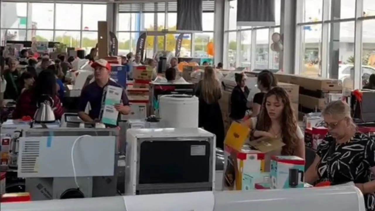 Giant Outlet Opens in Buenos Aires