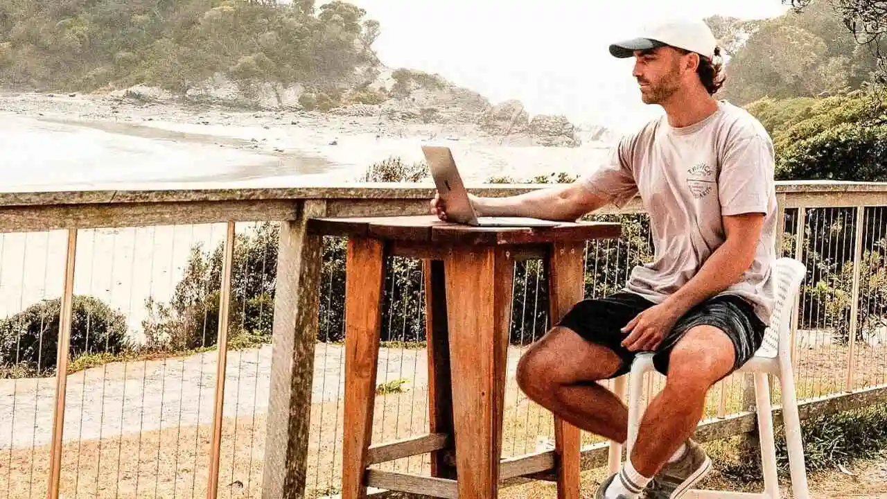 Es argentino y creó «LinkedIn premium» para conseguir trabajo remoto y sueldo en dólares