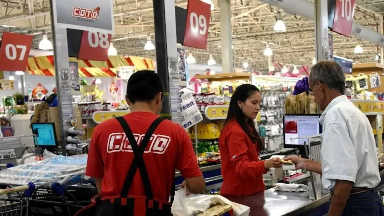 Qué SALARIO gana un cajero de supermercado COTO y Carrefour en septiembre de 2026