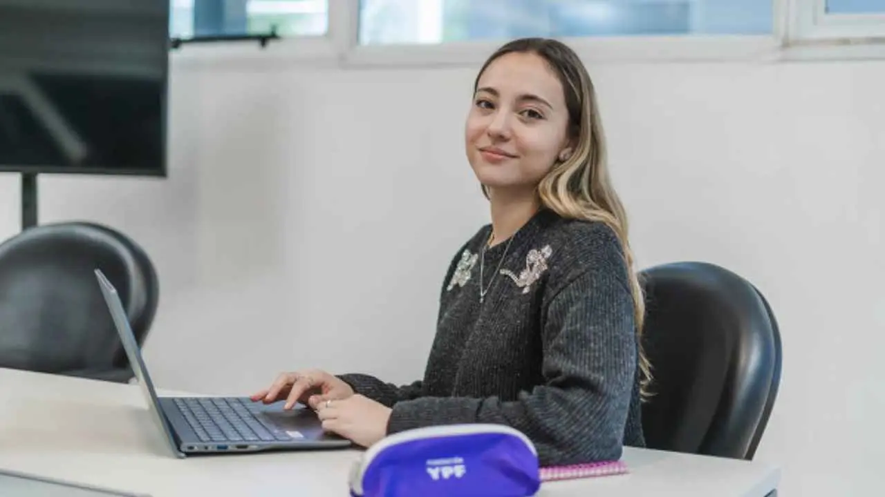 Cómo anotarse a los cursos gratis de YPF para aprender IA, programación y ciberseguridad thumbnail