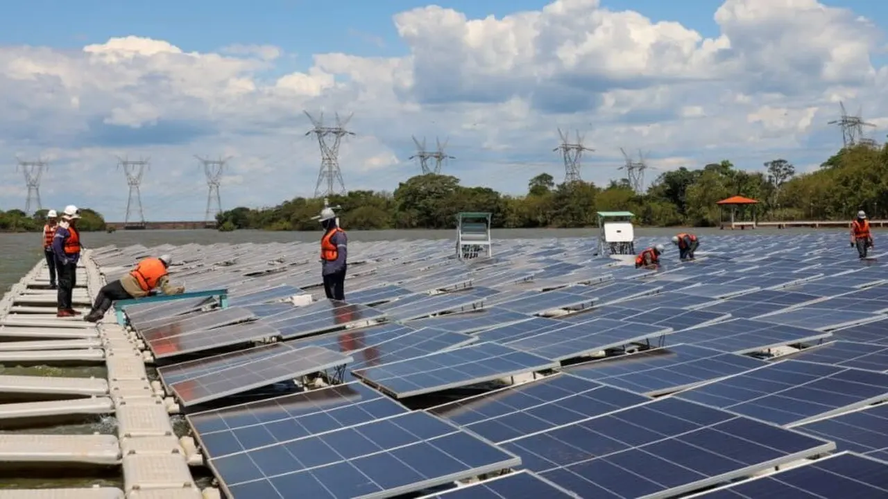 Planta solar flotante en Itaipú: hito para la mayor hidroeléctrica sudamericana